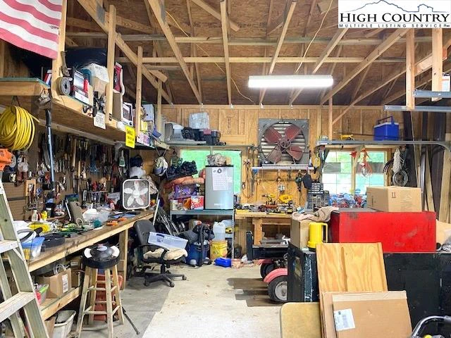 Image number 15 for the current listing