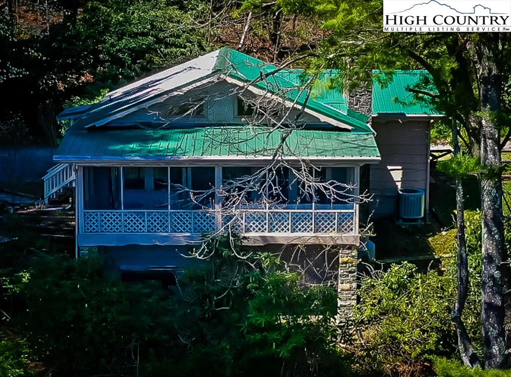 Image number 1 for the current listing