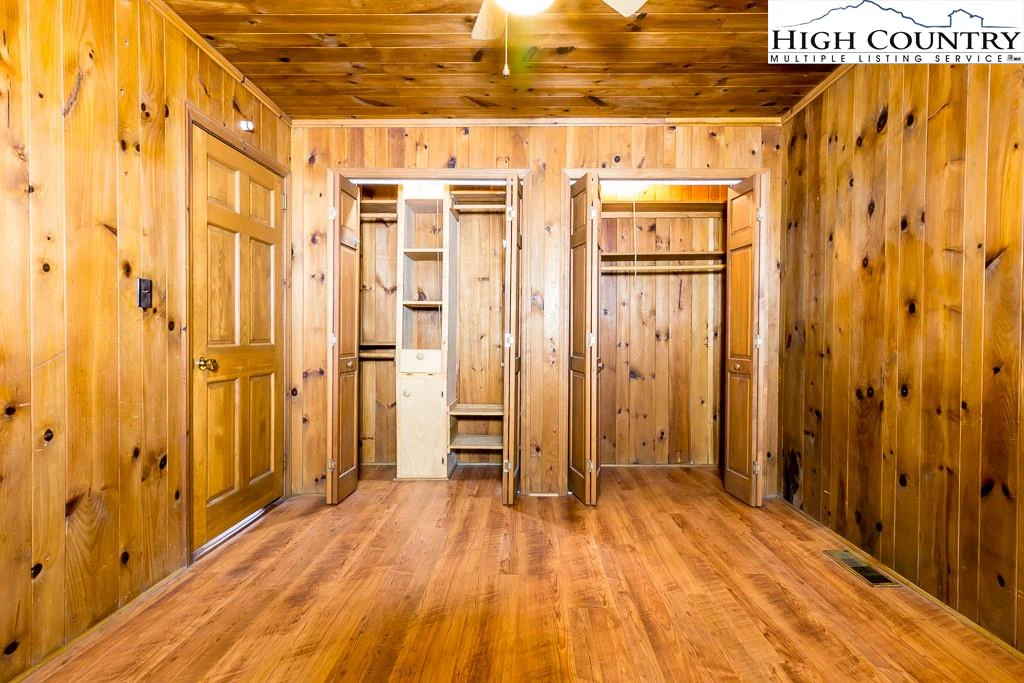 Image number 12 for the current listing