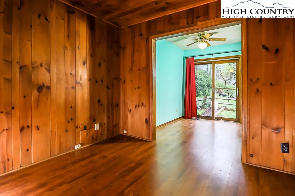 Image number 11 for the current listing