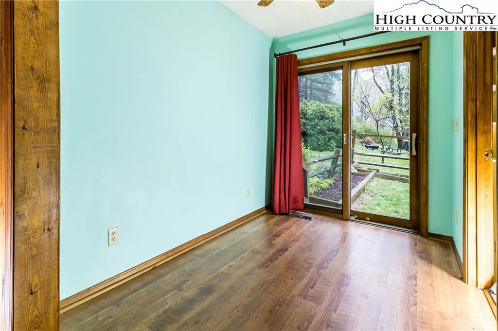 Image number 10 for the current listing