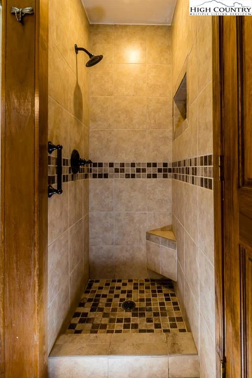 Image number 7 for the current listing