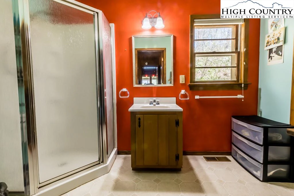 Image number 5 for the current listing
