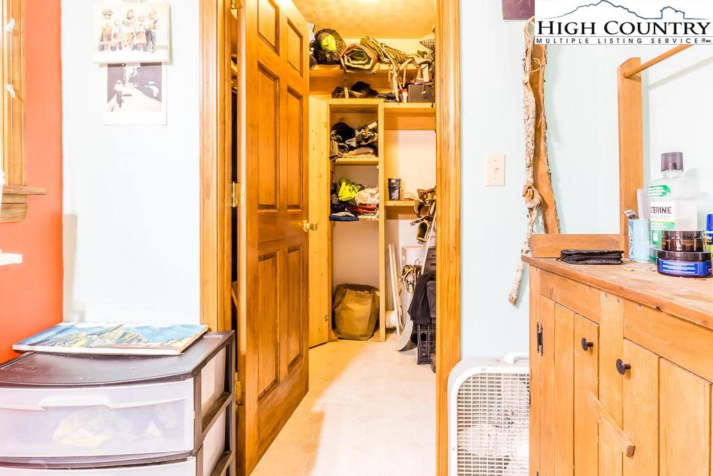 Image number 4 for the current listing