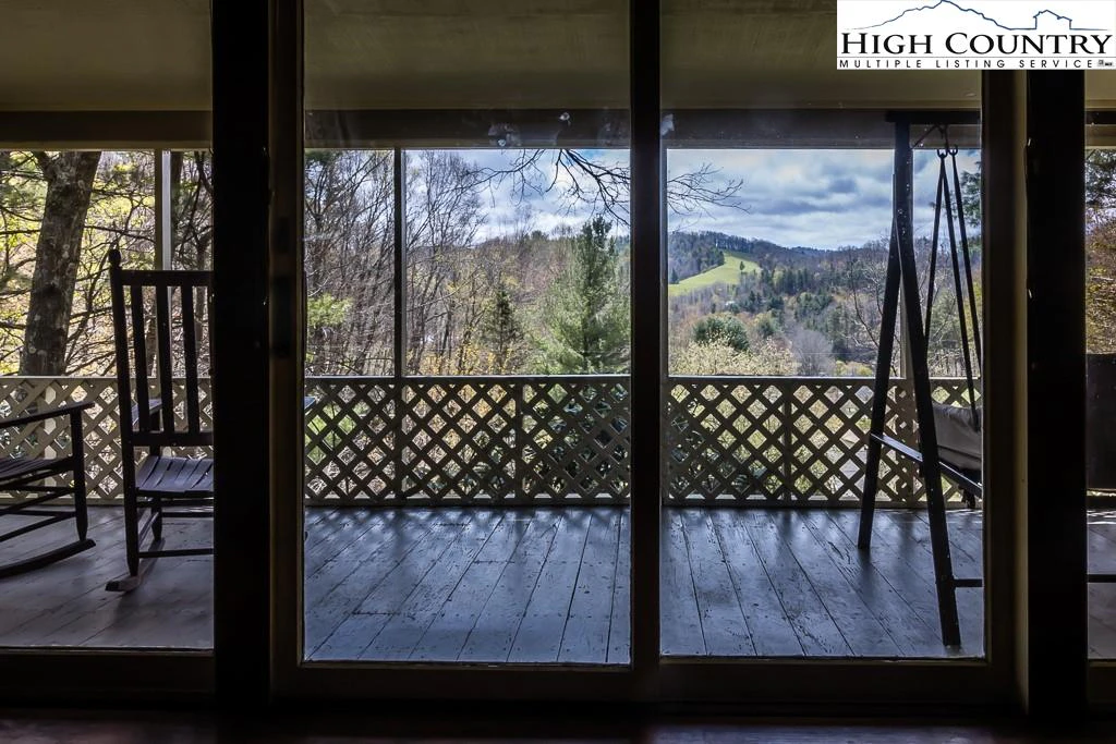 Image number 3 for the current listing