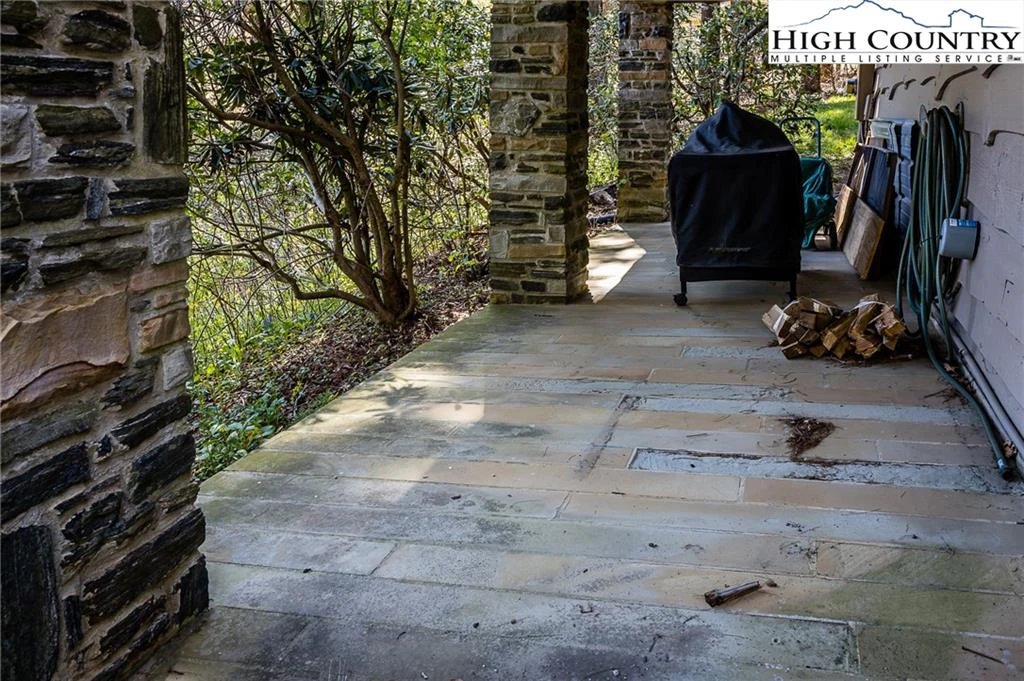 Image number 21 for the current listing
