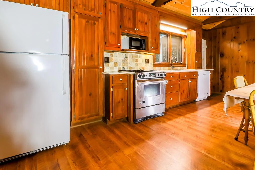Image number 19 for the current listing