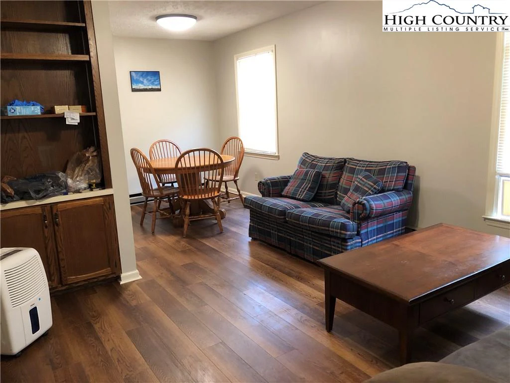 Image number 1 for the current listing