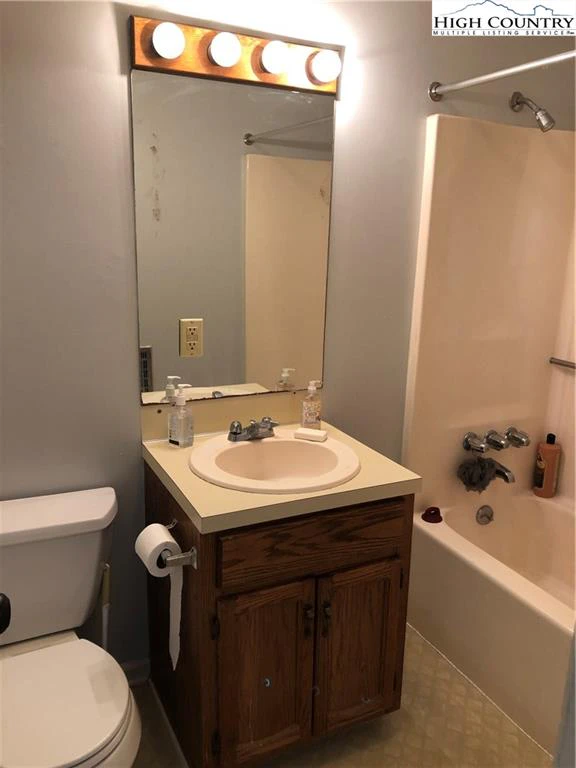 Image number 11 for the current listing