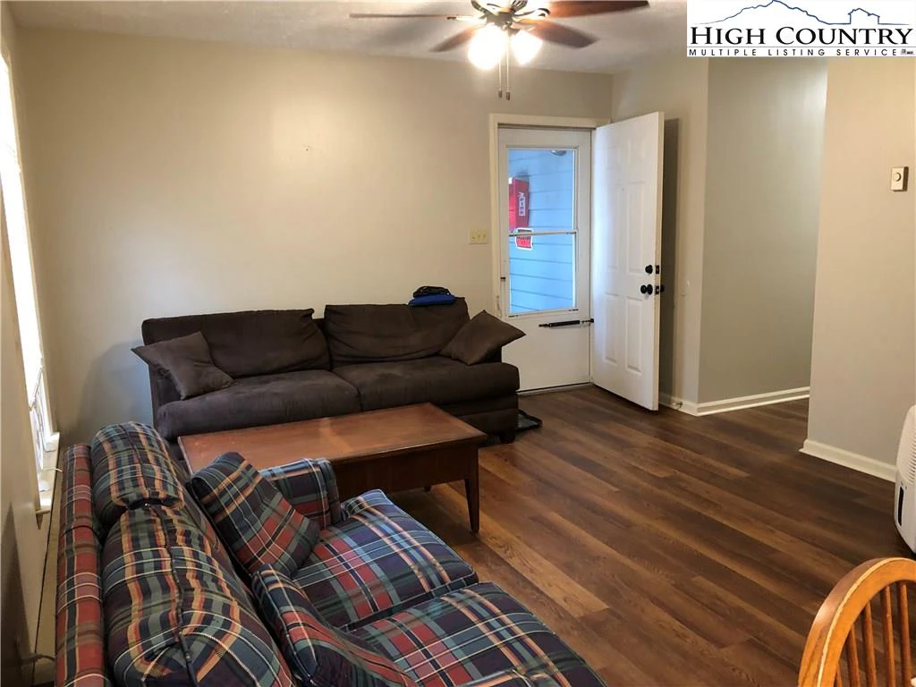 Image number 3 for the current listing