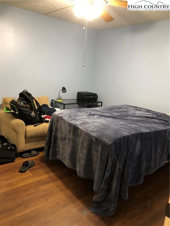 Image number 9 for the current listing