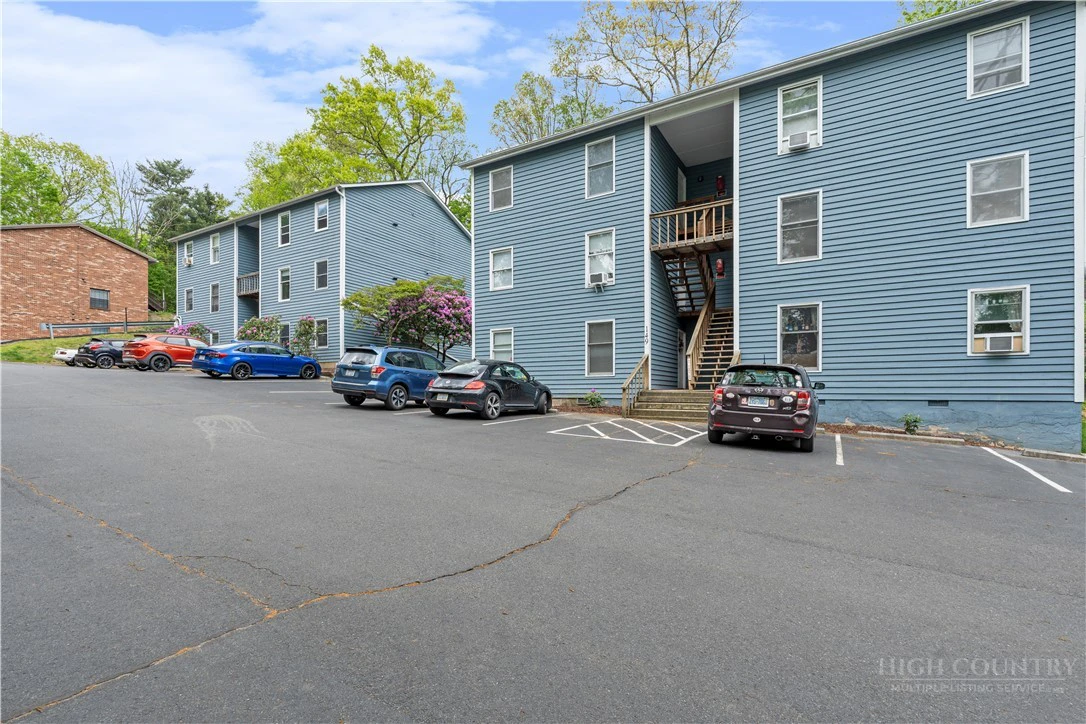 Image number 21 for the current listing