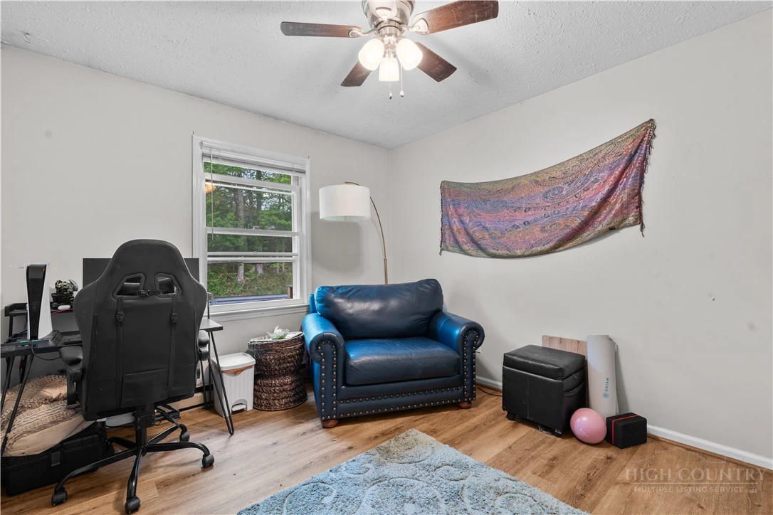 Image number 10 for the current listing
