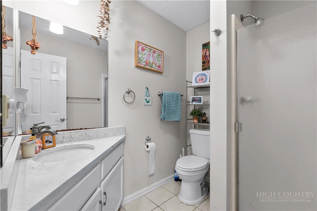 Image number 8 for the current listing