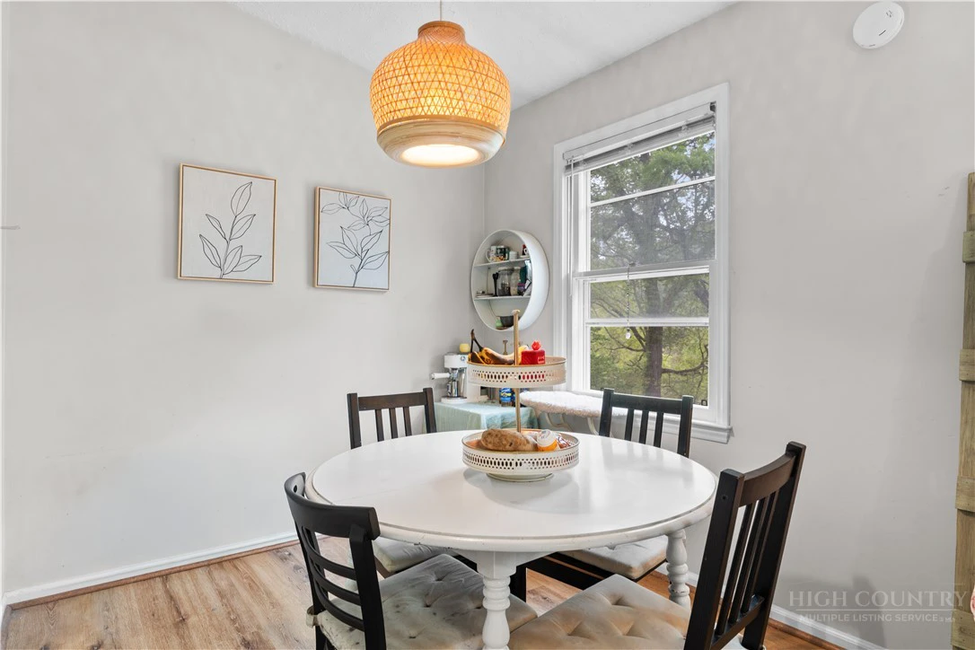Image number 16 for the current listing