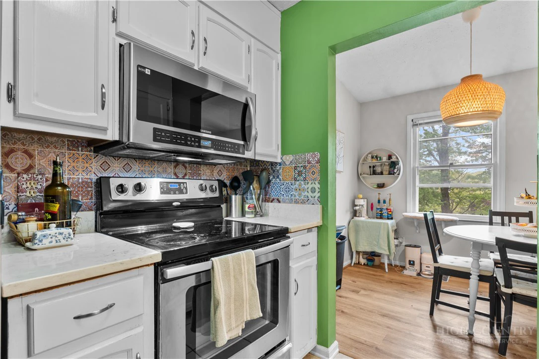 Image number 14 for the current listing