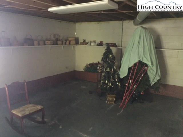 Image number 18 for the current listing
