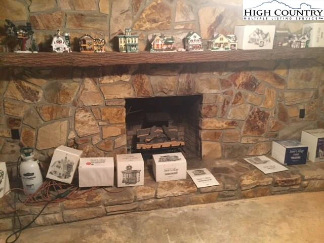 Image number 3 for the current listing