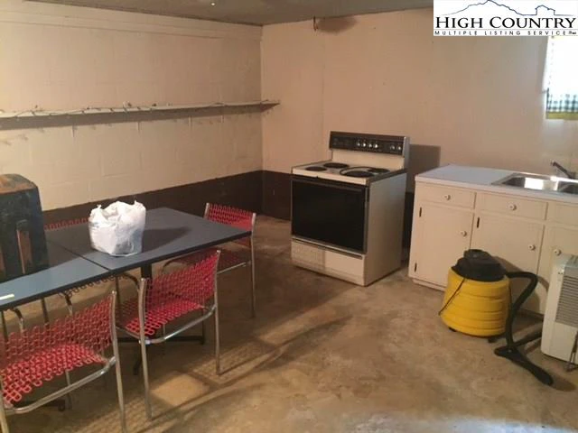 Image number 4 for the current listing