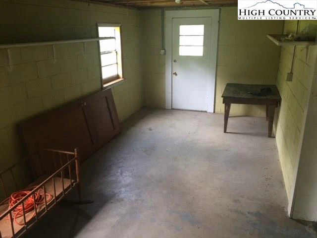 Image number 6 for the current listing