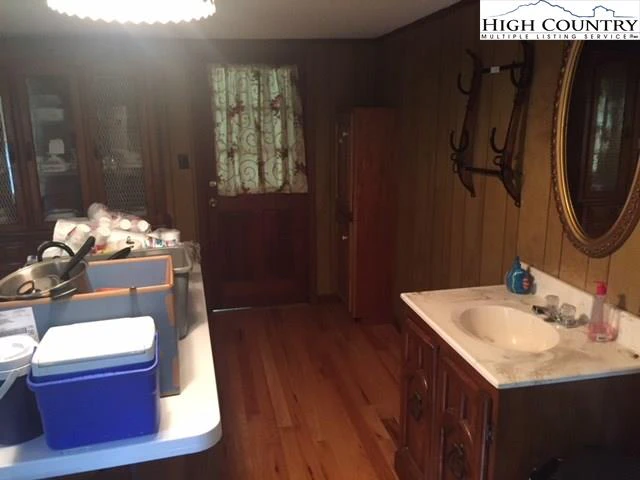 Image number 8 for the current listing
