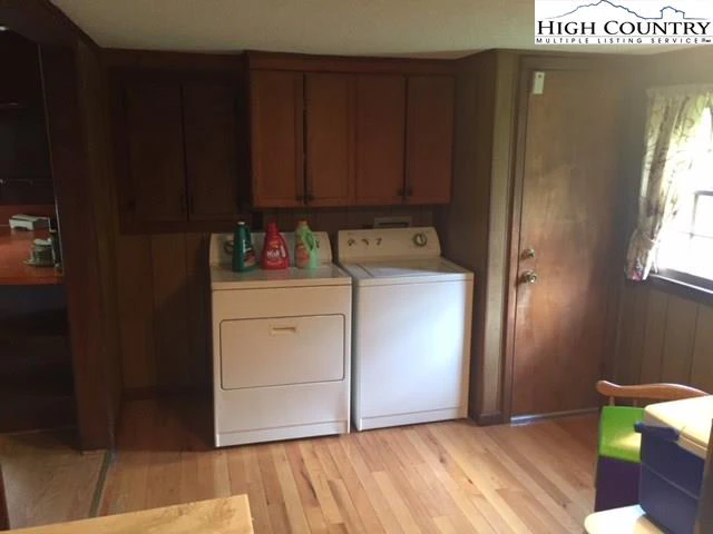 Image number 9 for the current listing