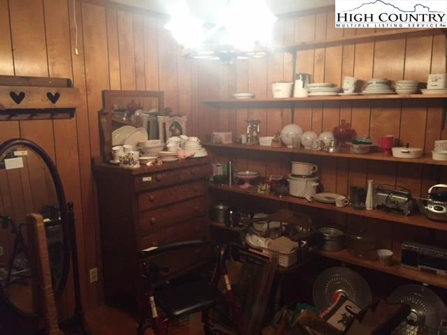 Image number 13 for the current listing