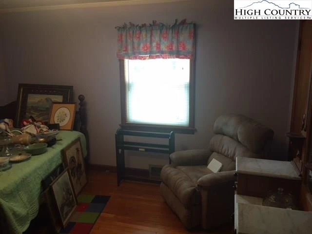 Image number 16 for the current listing