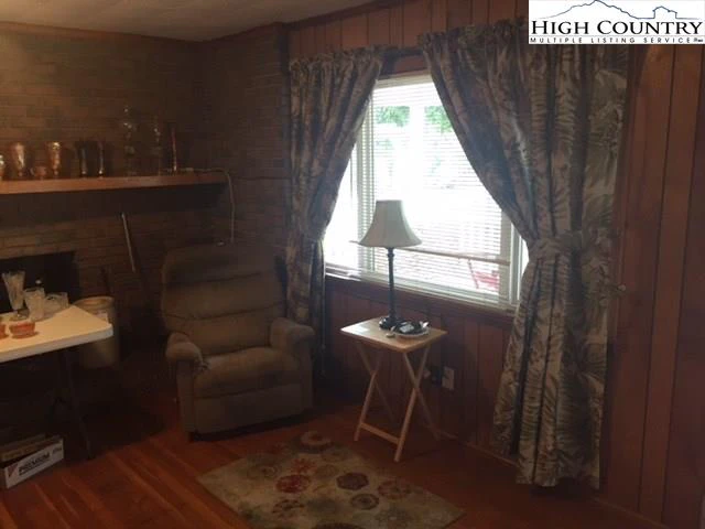Image number 17 for the current listing