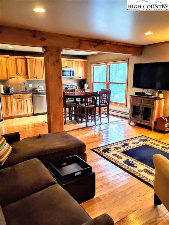 Image number 18 for the current listing