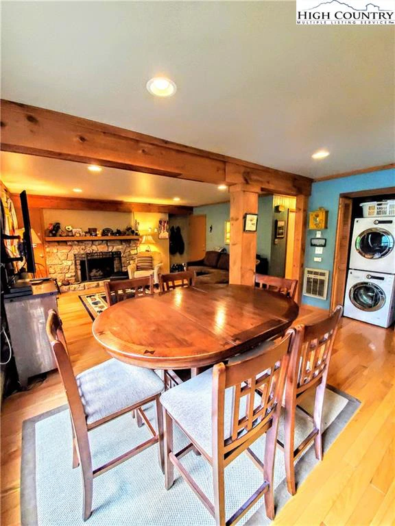 Image number 17 for the current listing