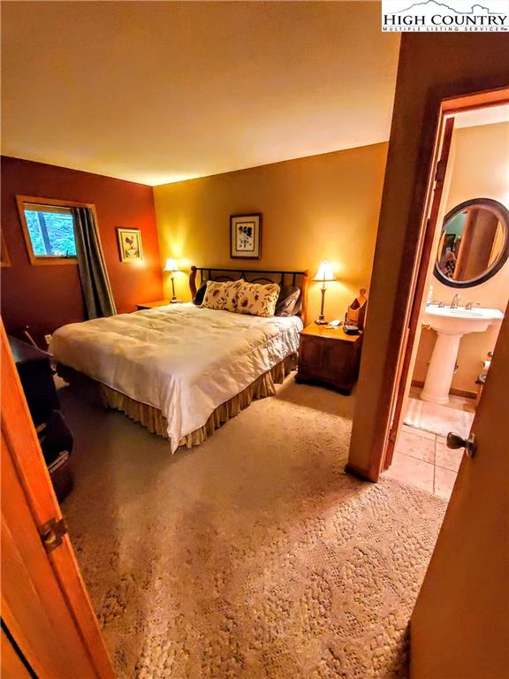 Image number 2 for the current listing
