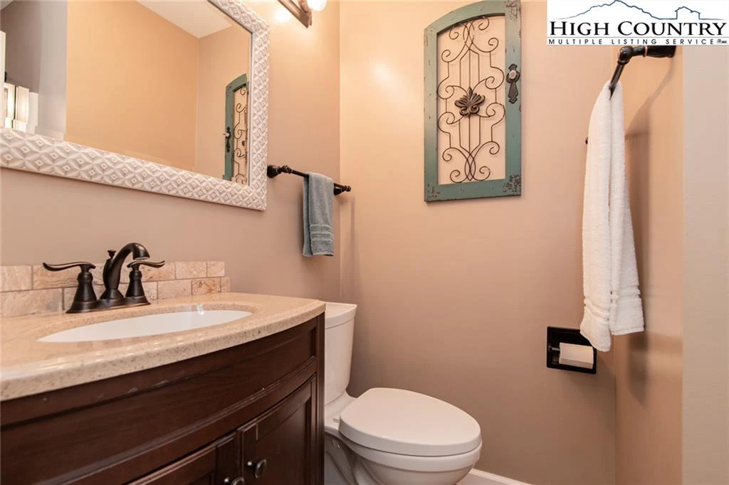 Image number 3 for the current listing
