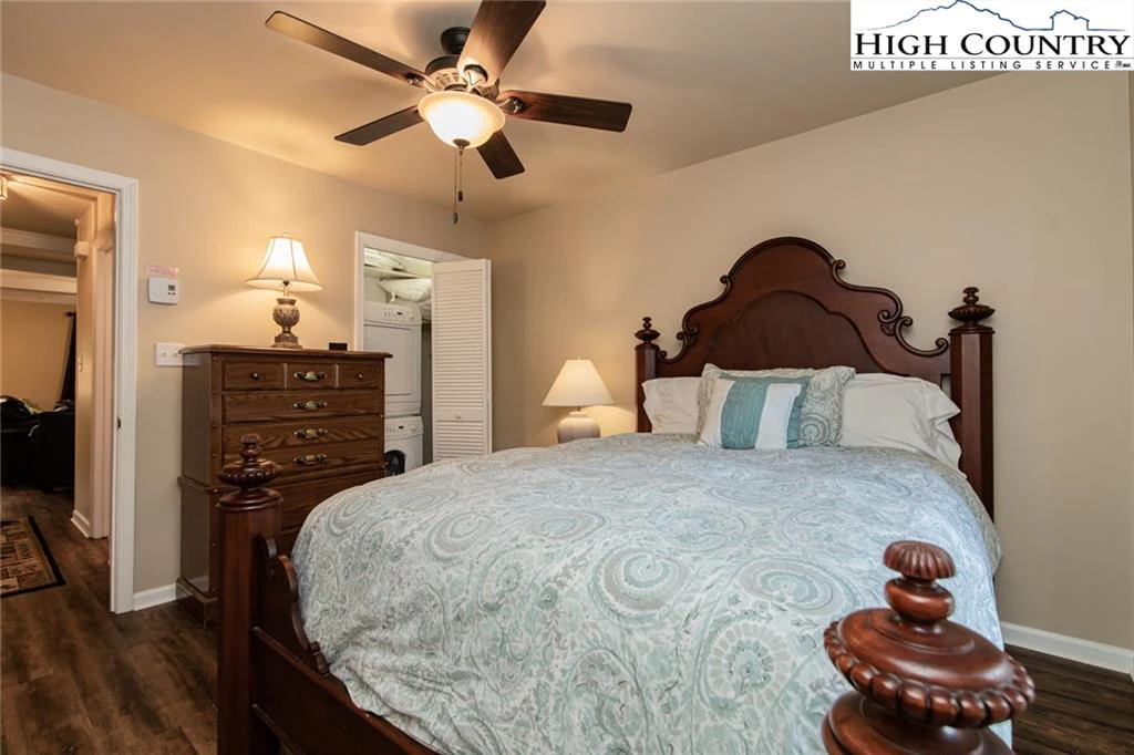 Image number 5 for the current listing