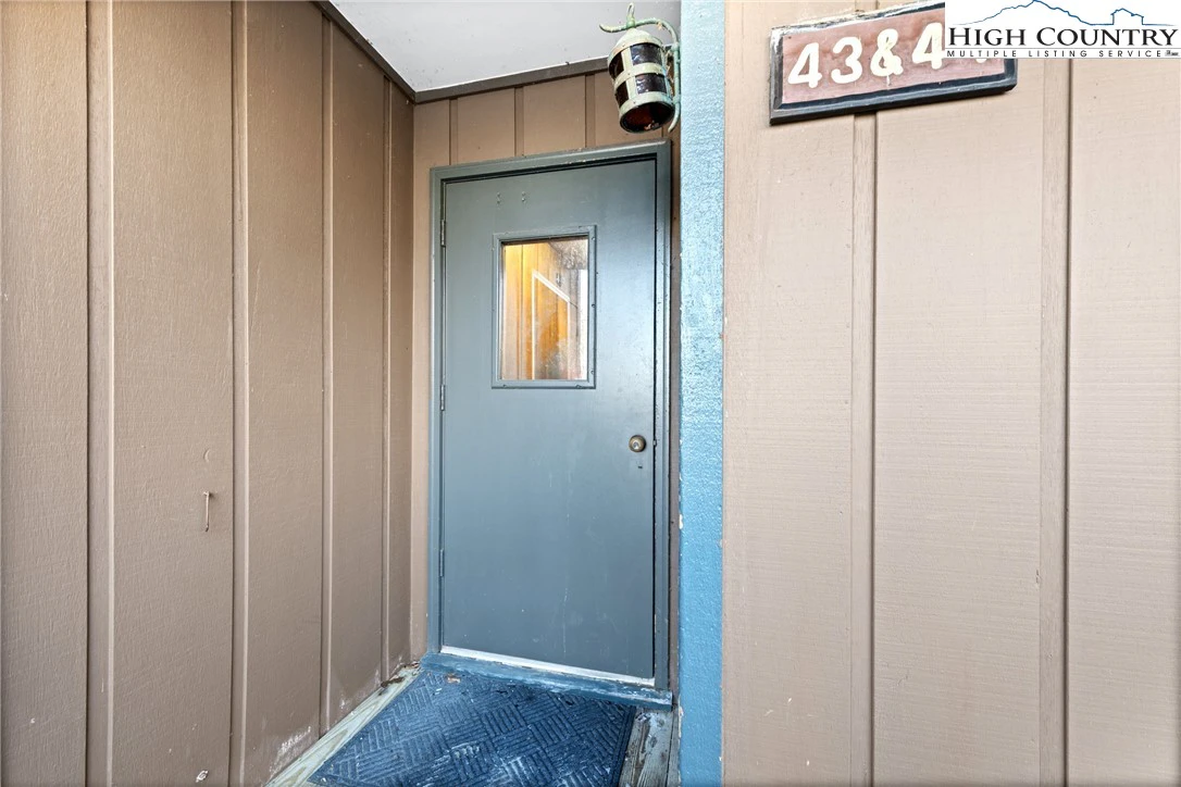 Image number 21 for the current listing
