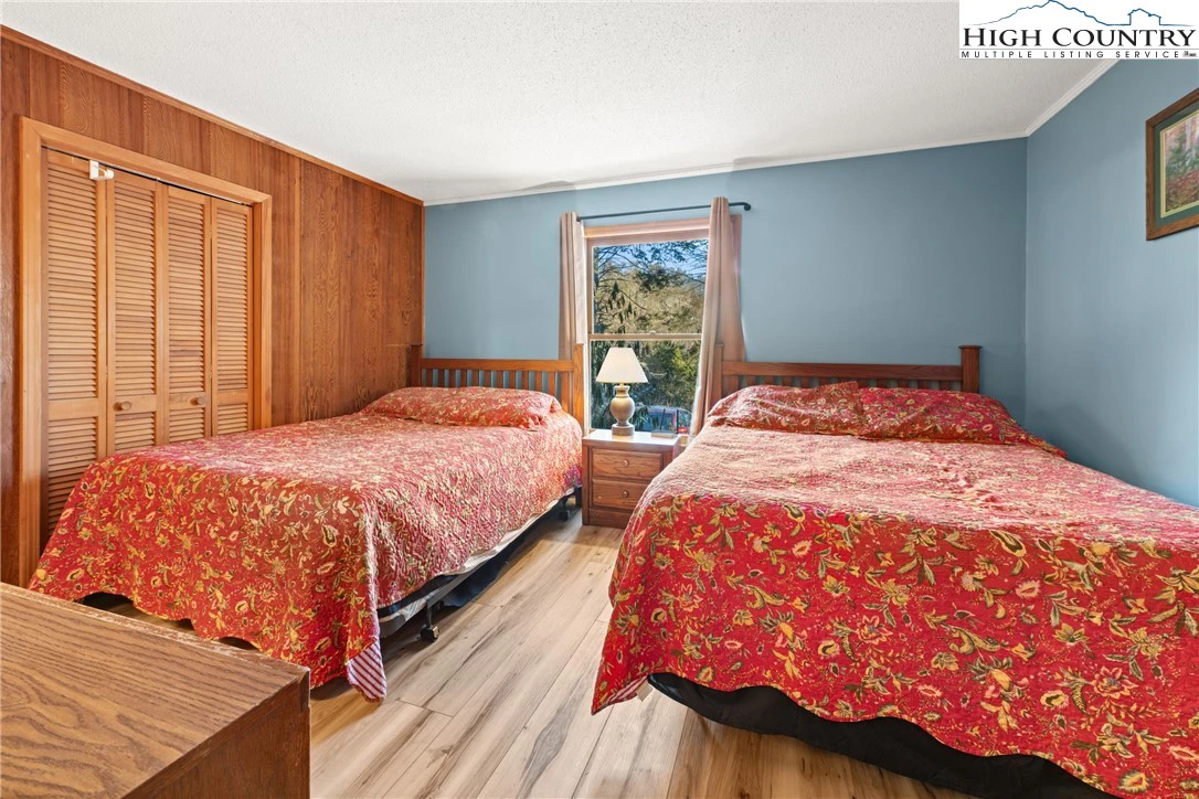 Image number 10 for the current listing