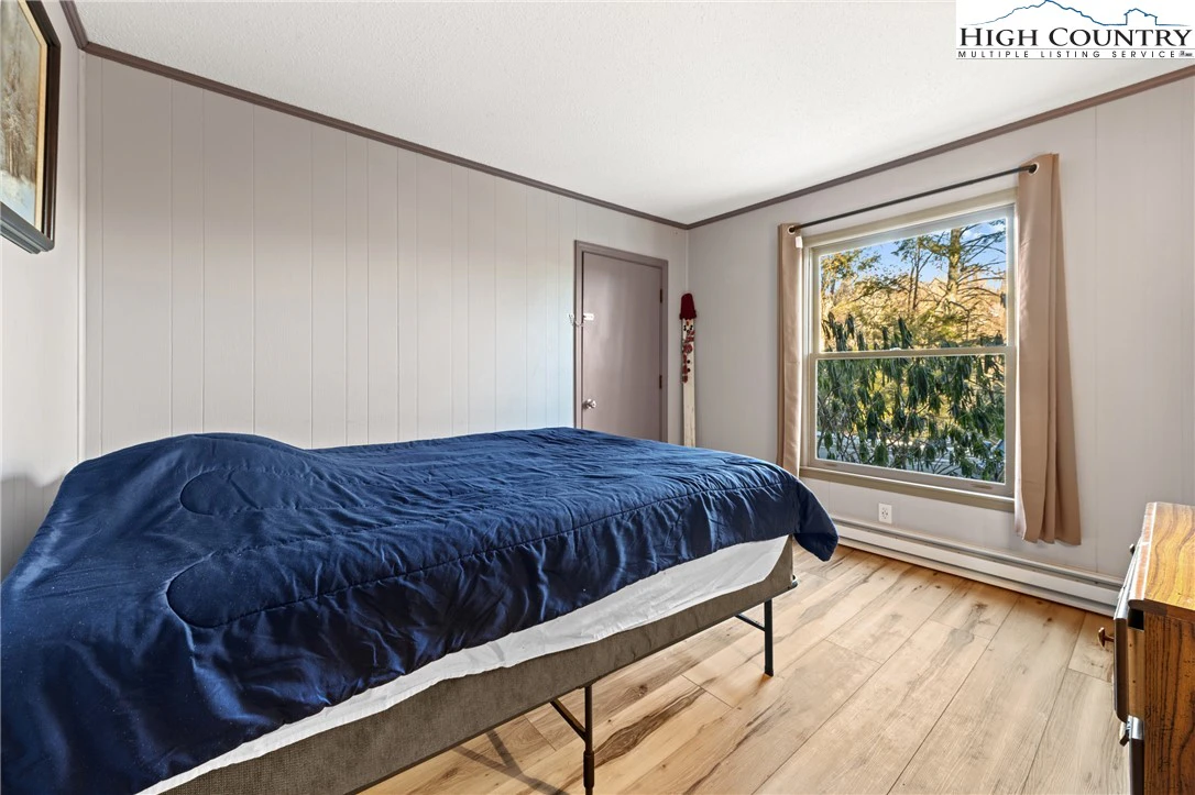 Image number 3 for the current listing