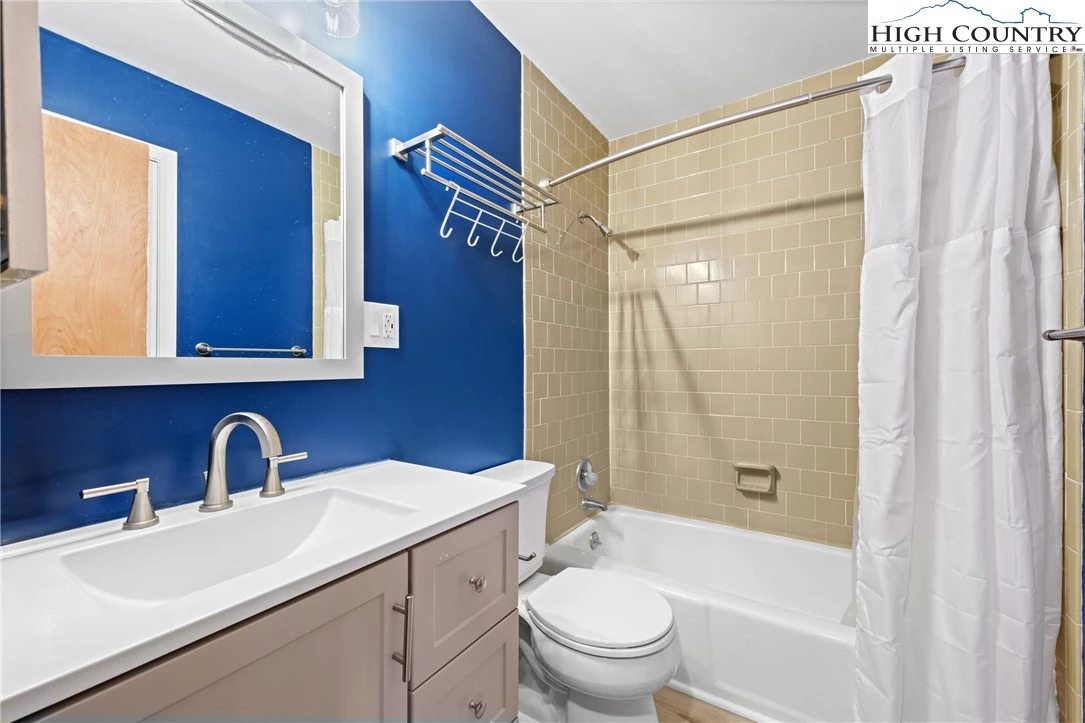 Image number 6 for the current listing