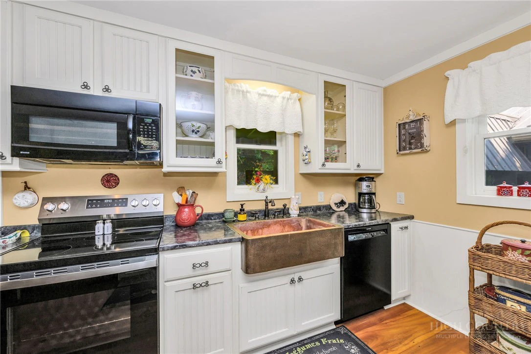 Image number 9 for the current listing