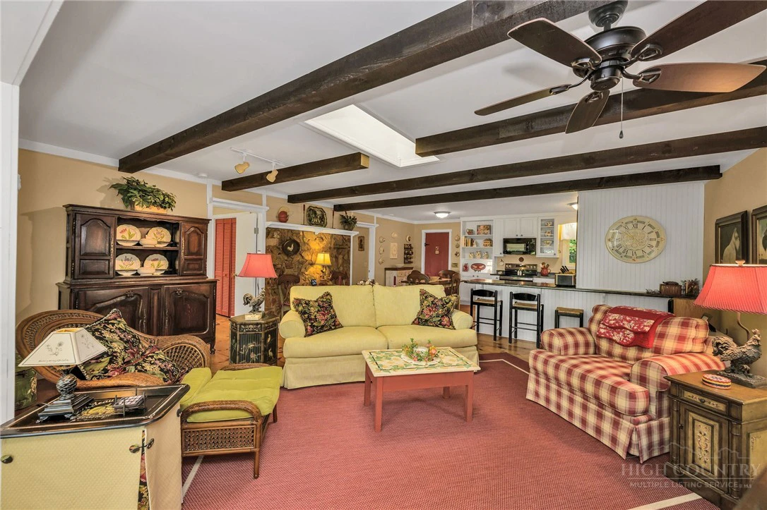 Image number 14 for the current listing