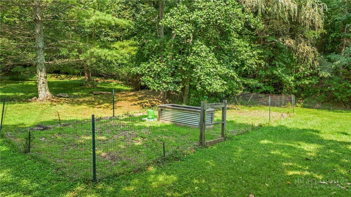 Image number 44 for the current listing