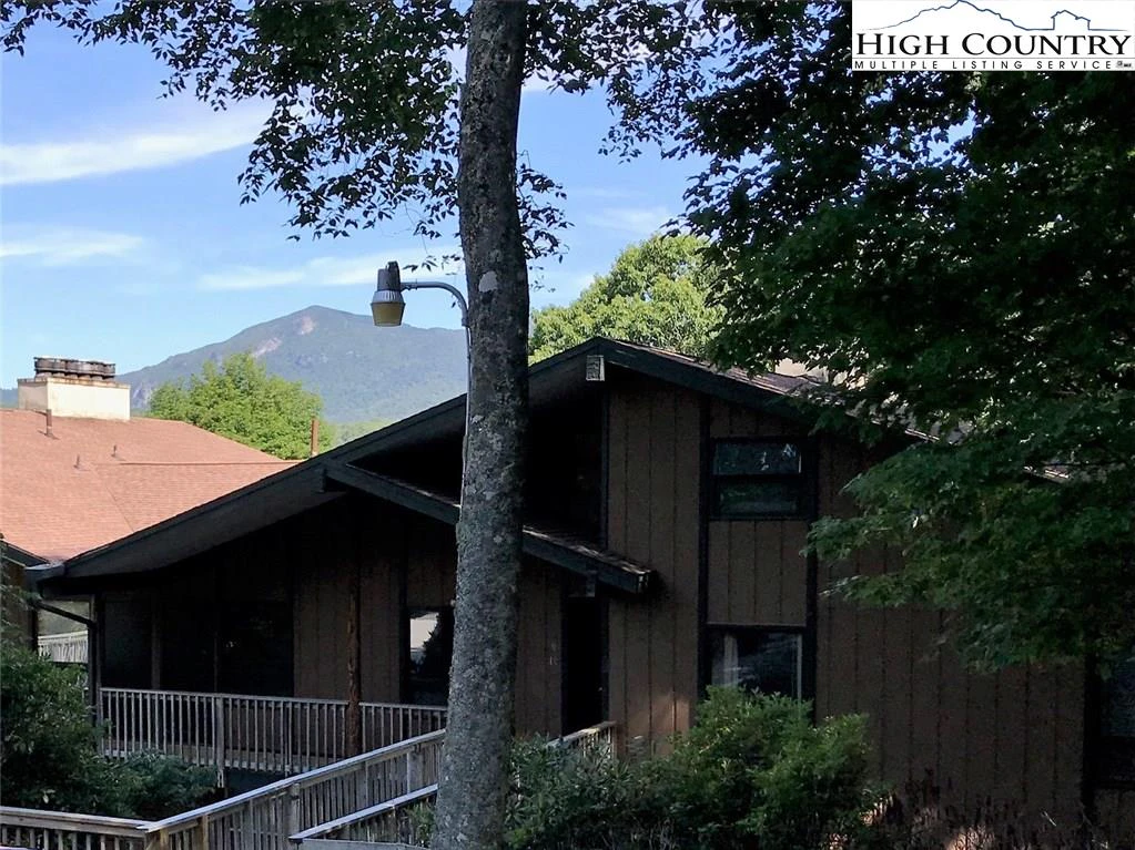 Image number 1 for the current listing