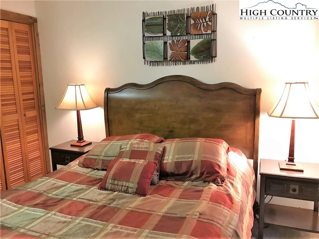 Image number 13 for the current listing