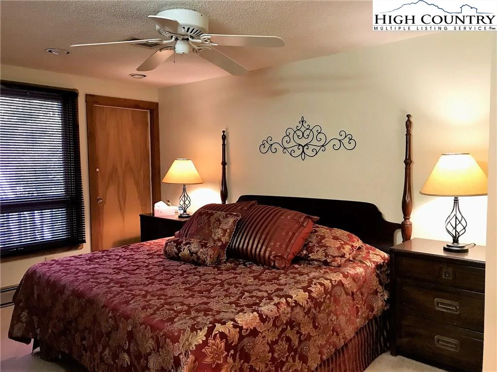 Image number 11 for the current listing