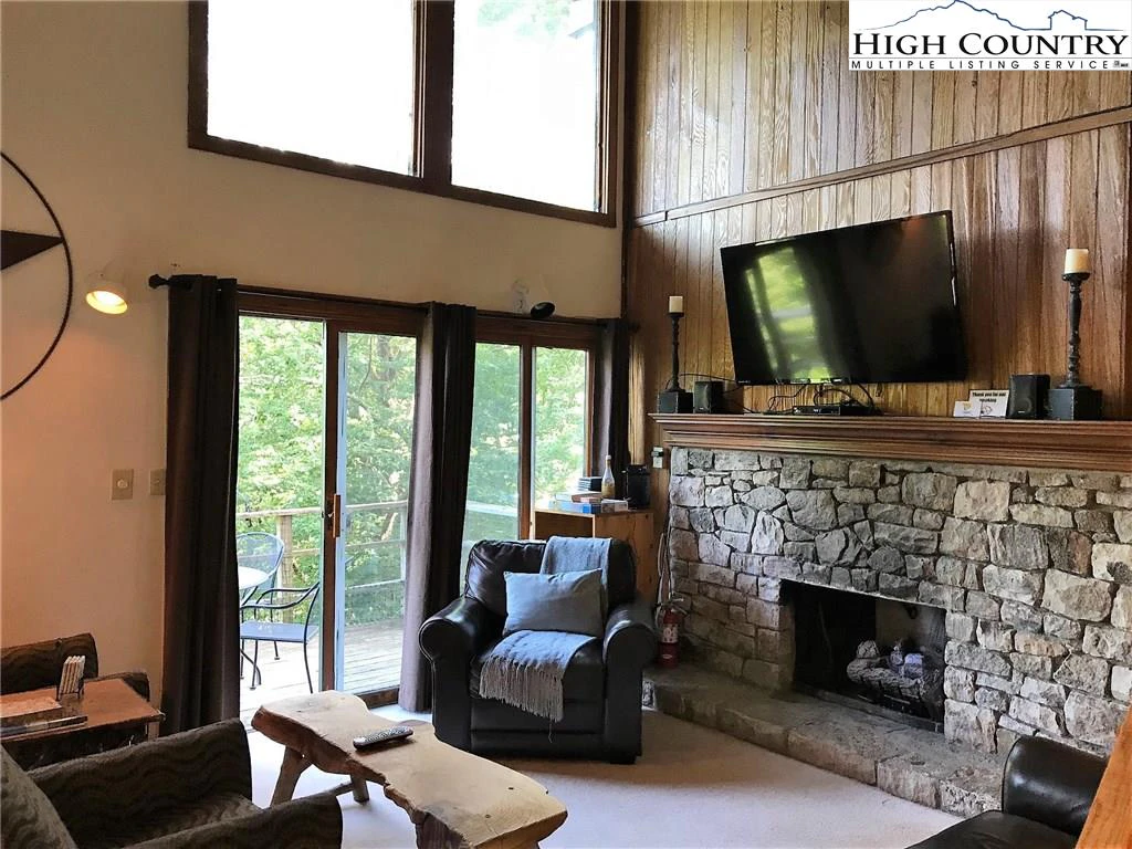 Image number 20 for the current listing