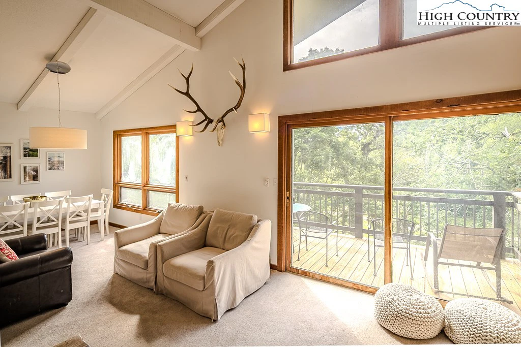 Image number 18 for the current listing