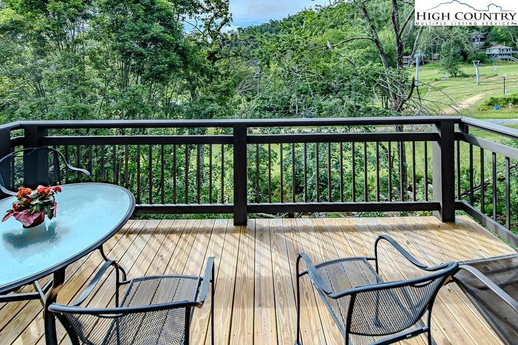 Image number 4 for the current listing