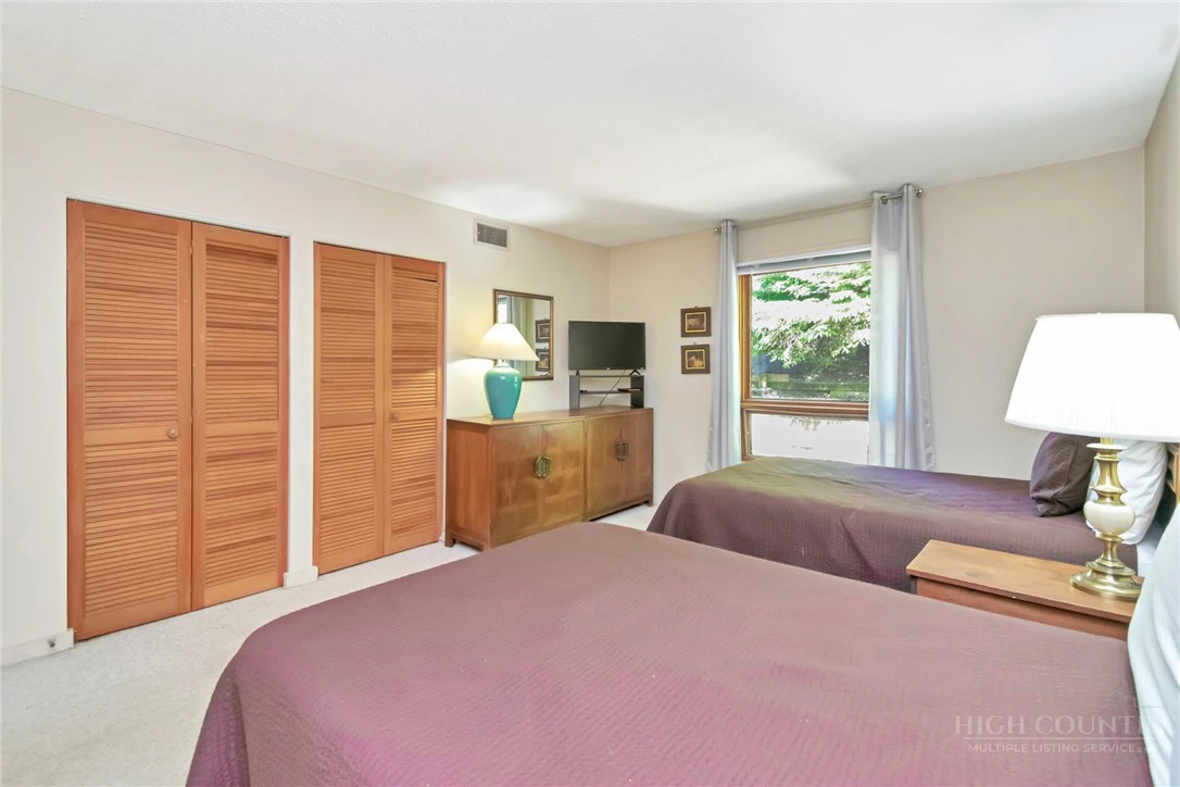 Image number 10 for the current listing
