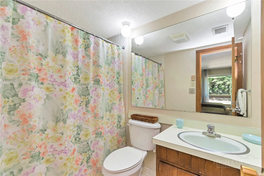 Image number 11 for the current listing