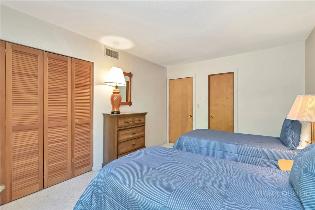 Image number 13 for the current listing